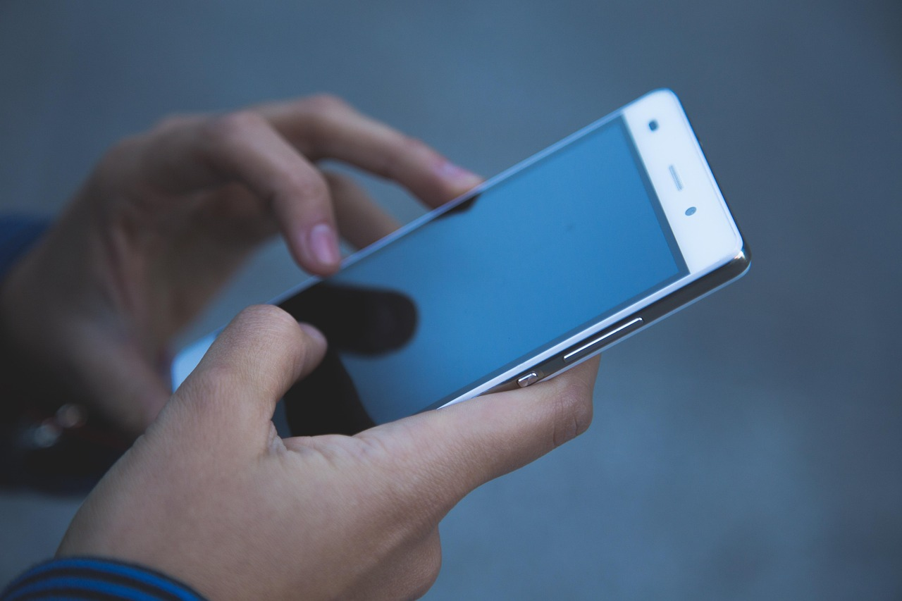 Kaip įveikti išmaniojo telefono priklausomybę: psichologija, technologijos ir praktika